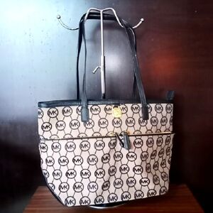 Michael Kors Med Kempton Signature Pocket Shoulder Bag Tote Jet Set Collection